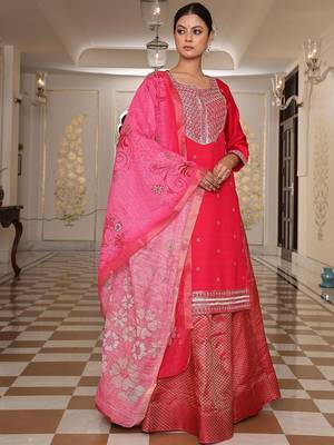 Floral embroidered straight kurta skirt with dupatta 3