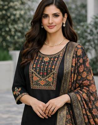Women ethnic motifs embroidered regular thread work kurta with trousers & with dupatta 5