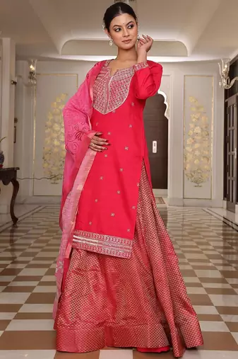 Floral embroidered straight kurta skirt with dupatta
