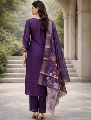 Women floral embroidered regular thread work kurta with trousers & with dupatta 4