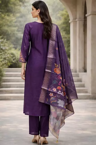 Women floral embroidered regular thread work kurta with trousers & with dupatta