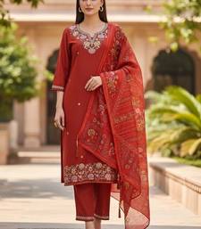Women ethnic motifs embroidered regular thread work kurta with trousers & with dupatta