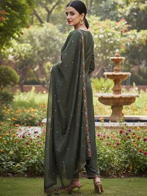 Women ethnic motifs embroidered regular thread work kurta with trousers & with dupatta 4