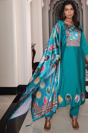 Ethnic motifs printed thread work thread work kurta Set