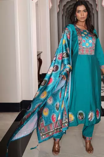 Ethnic motifs printed thread work thread work kurta Set