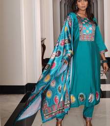Ethnic motifs printed thread work thread work kurta Set