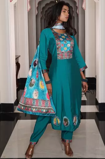 Ethnic motifs printed thread work thread work kurta Set