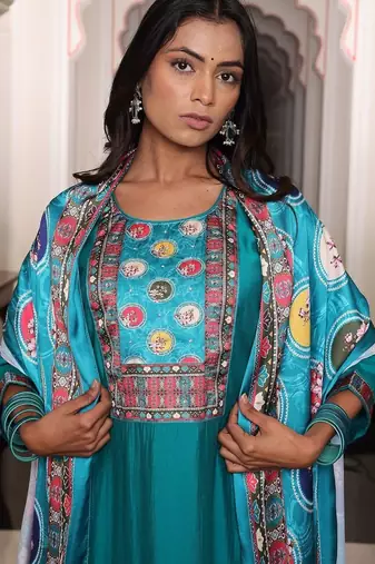 Ethnic motifs printed thread work thread work kurta Set