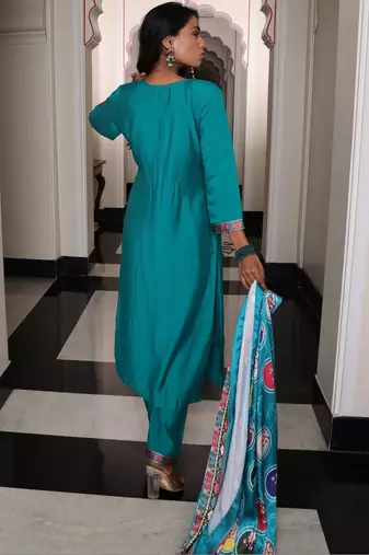 Ethnic motifs printed thread work thread work kurta Set