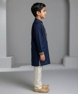 Blue embroidered velvet kurta set 2