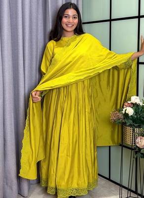 mehendi color lace border silk blend gown set 4