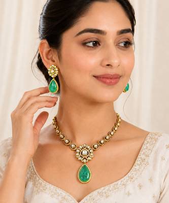 Gold plated green emerald style kundan necklace set with teardrop pendant & matching earrings  jewellery set 3