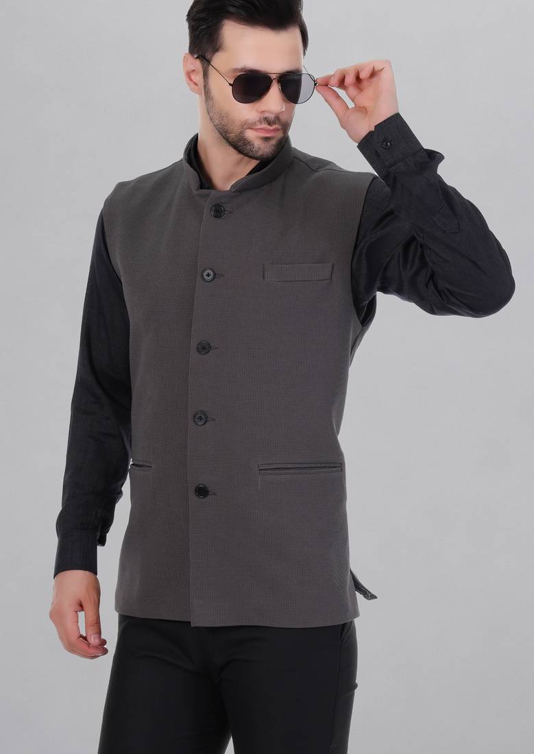 Veera paridhaan men's self texture nehru jacket - dark grey (size 36)