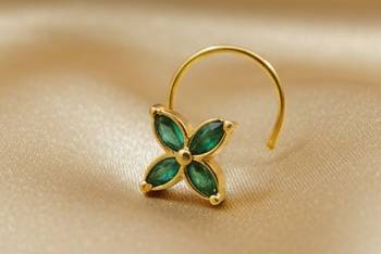Sizzling gold floral Green Stone nose ring accessory nosepin or nosering 1