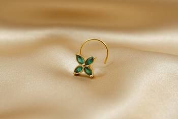 Sizzling gold floral Green Stone nose ring accessory nosepin or nosering 2