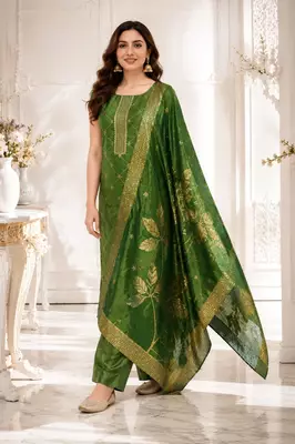 Emerald Green Dola Silk Gold-Embroidered Kurta Set 2