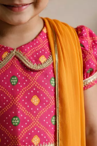 Vastramay Sishu Girls Pink Bandhani Print Cotton Lehenga Choli with Dupatta