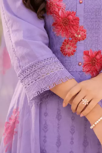 Raniriwaaz Lavender Petal Elegance Kurta Set