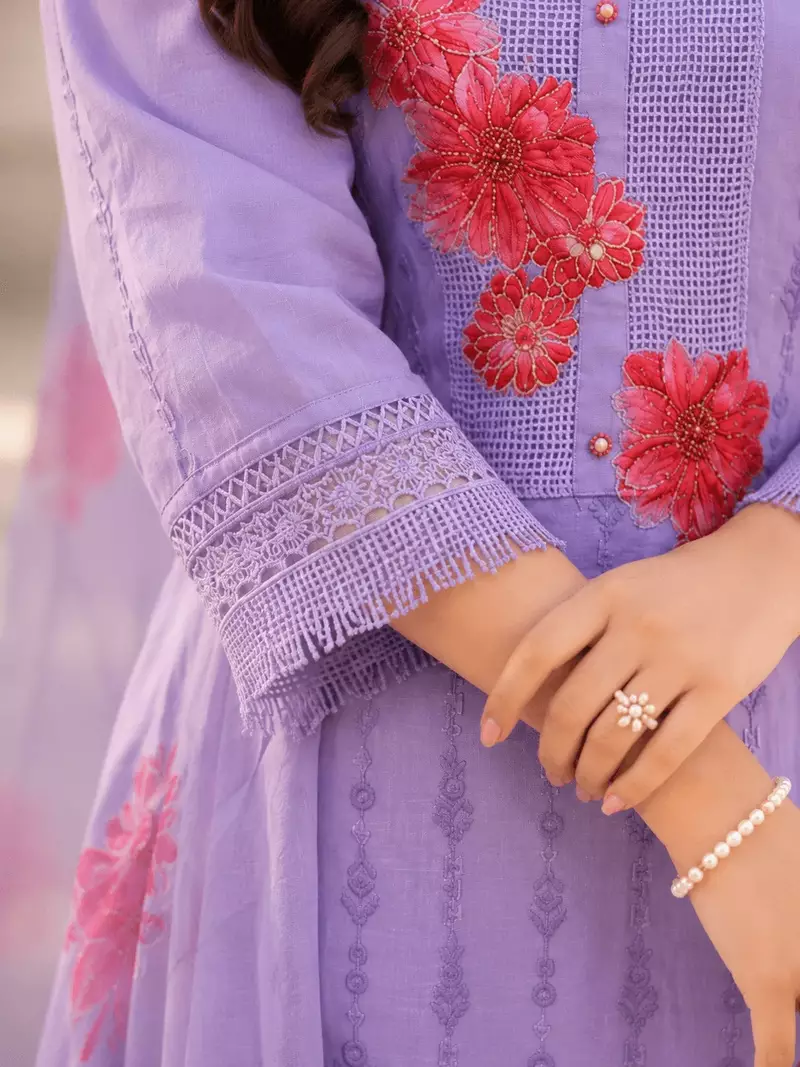 Raniriwaaz Lavender Petal Elegance Kurta Set