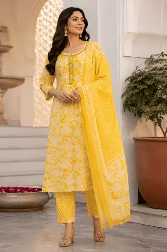 Raniriwaaz Sunehri Blossom Kurta Set