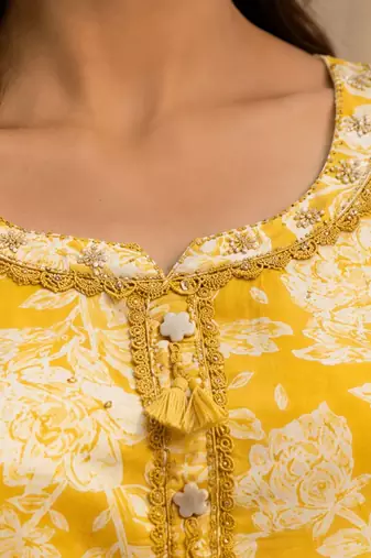 Raniriwaaz Sunehri Blossom Kurta Set