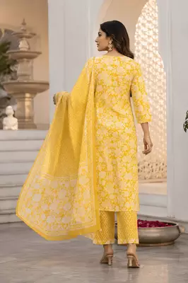 Raniriwaaz Sunehri Blossom Kurta Set 4
