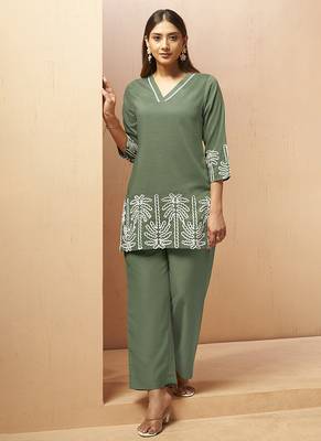 Green embroidered cotton blend co-ord set 3