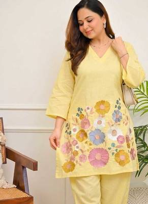 Women's Yellow Floral Embroidered Kurta and Wide-Leg Pants Co-ord Set 3