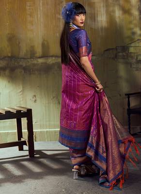 Magenta pochampally silk blend handloom saree with zari border 2