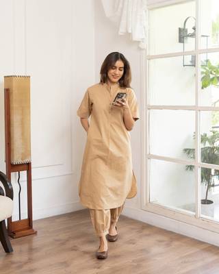 Women's Solid Beige Kurta and Pants Set with Mandarin Collar 1