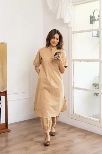 Women's Solid Beige Kurta and Pants Set with Mandarin Collar