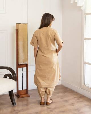 Women's Solid Beige Kurta and Pants Set with Mandarin Collar 2