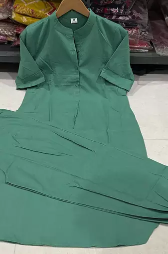 Women's Solid Green Kurta and Pants Set with Mandarin Collar