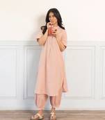 Women's Solid Peach Kurta and Pants Set with Mandarin Collar