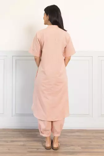 Women's Solid Peach Kurta and Pants Set with Mandarin Collar