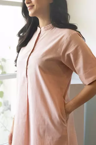 Women's Solid Peach Kurta and Pants Set with Mandarin Collar