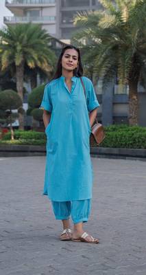 Women's Solid Teal Kurta and Pants Set with Mandarin Collar 1