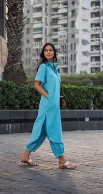 Women's Solid Teal Kurta and Pants Set with Mandarin Collar 2