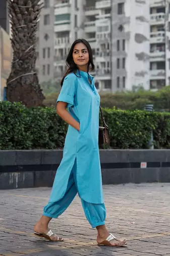 Women's Solid Teal Kurta and Pants Set with Mandarin Collar
