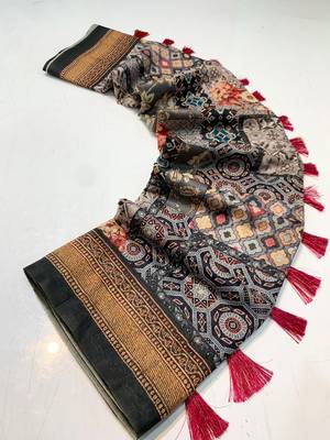 black color kashmiri digital print with contrast kashmiri and floral conceptual printed border cotton blend sarees 4