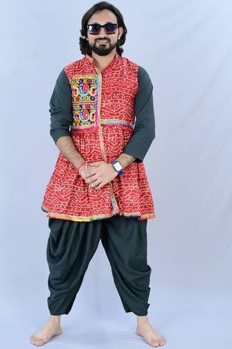 Men bandhani printed empire mirror work kurta with dhoti pants