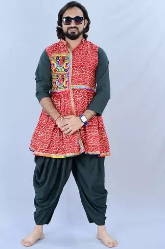 Men bandhani printed empire mirror work kurta with dhoti pants