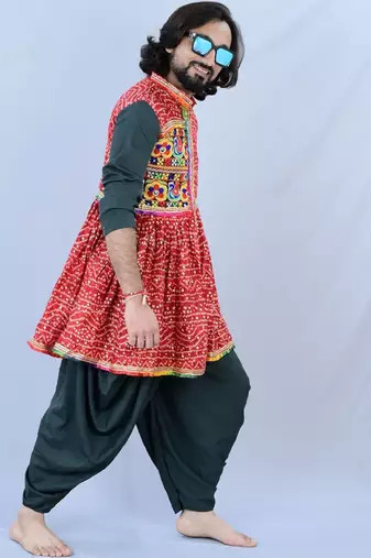 Men bandhani printed empire mirror work kurta with dhoti pants