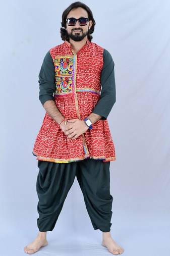 Men bandhani printed empire mirror work kurta with dhoti pants
