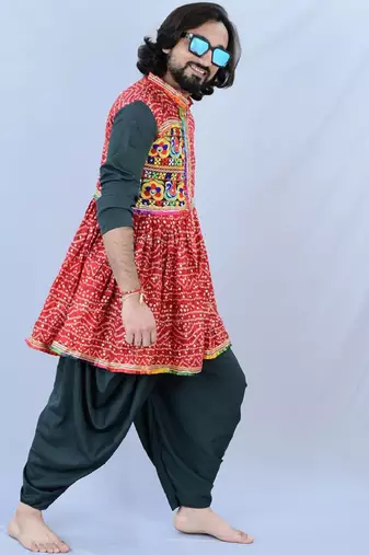 Men bandhani printed empire mirror work kurta with dhoti pants