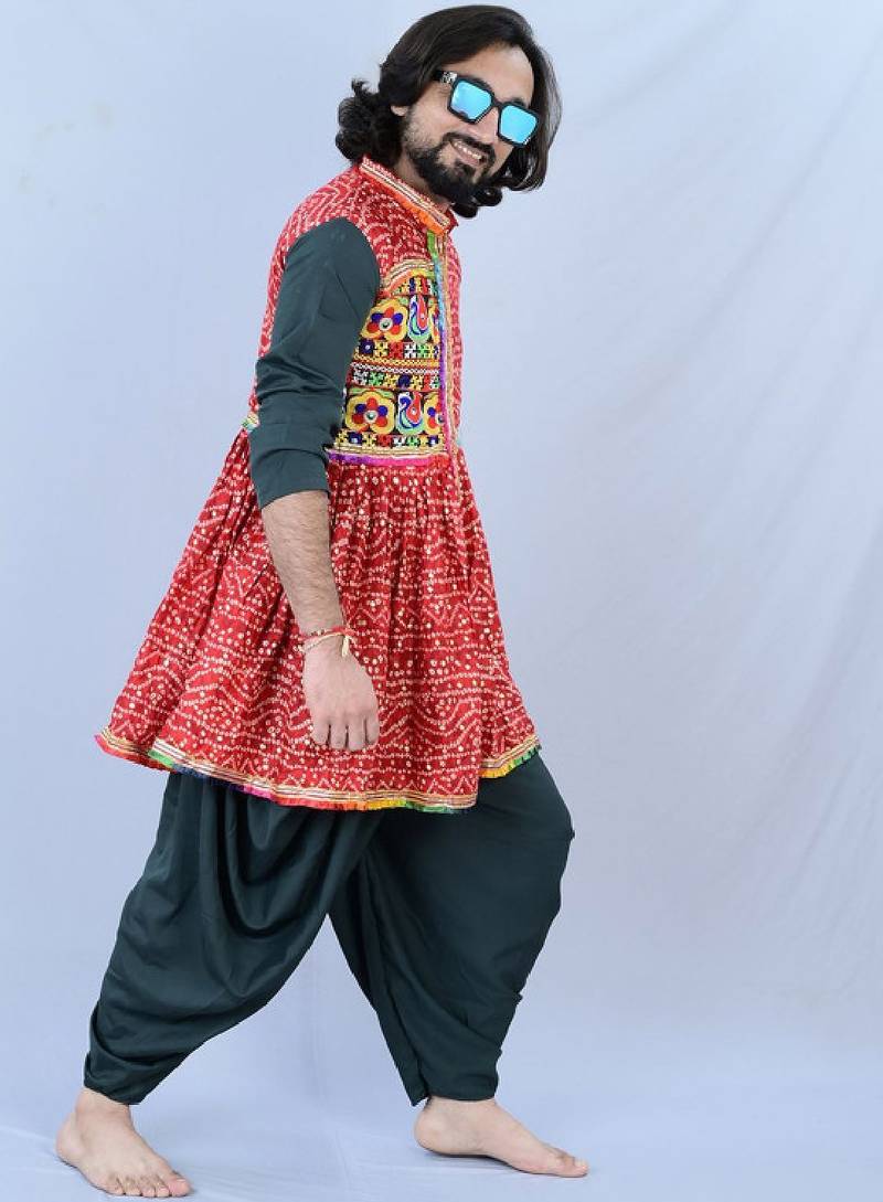 Men bandhani printed empire mirror work kurta with dhoti pants