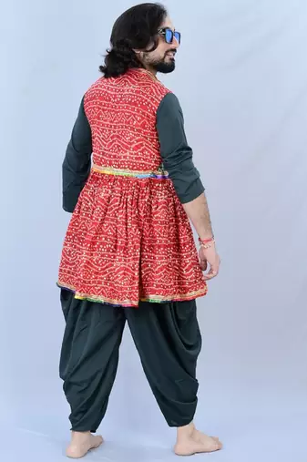 Men bandhani printed empire mirror work kurta with dhoti pants