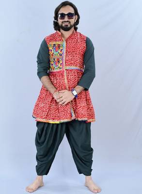 Men bandhani printed regular mirror work kurta with dhoti pants 1