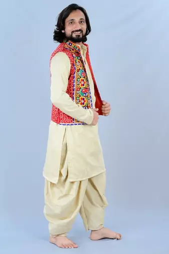 Men floral embroidered cotton nehru jacket