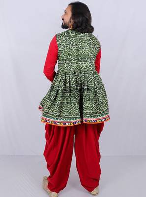 Men bandhani printed regular mirror work kurta with dhoti pants 3
